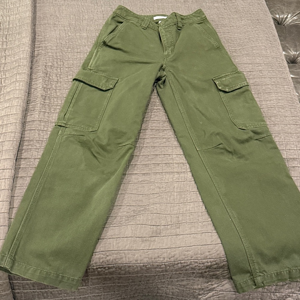 Aritzia TNA Olive Cargo Pants